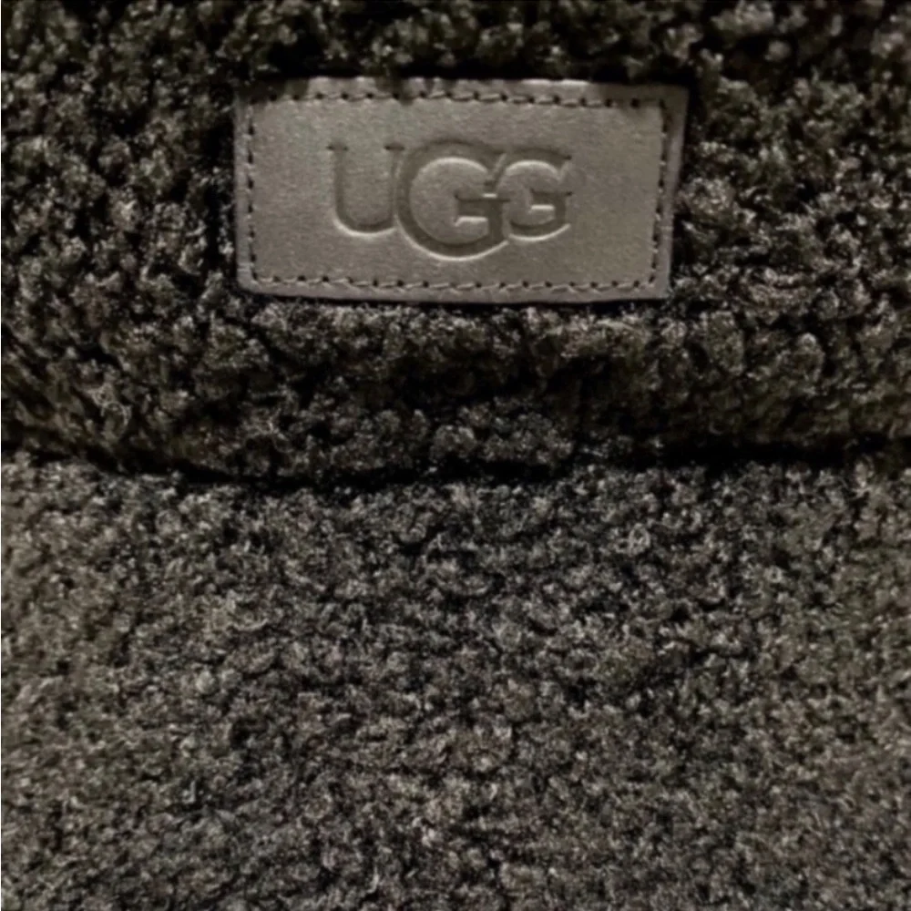 UGG Black Faux Fur Bucket Hat NWT - Picture 3 of 12